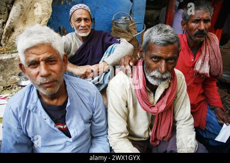 INDE, UTTAR PRADESH, BENARES (VARANASI). PORTRAITS D'HOMMES INDIENS DE LA CASTE DU LAIT (YADAV) Banque D'Images