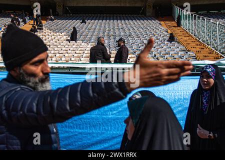 Grand rassemblement coranique au stade Azadi TÉHÉRAN, le stade Azadi a accueilli une cérémonie coranique spéciale mardi soir à l'occasion de l'anniversaire de naissance de l'Imam Hassan AS, le deuxième Imam des musulmans chiites. Copyright : xMohsen Rezaeix  MG 1746 Banque D'Images