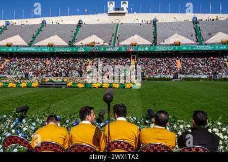 Grand rassemblement coranique au stade Azadi TÉHÉRAN, le stade Azadi a accueilli une cérémonie coranique spéciale mardi soir à l'occasion de l'anniversaire de naissance de l'Imam Hassan AS, le deuxième Imam des musulmans chiites. Copyright : xMohsen Rezaeix  MG 1872 Banque D'Images