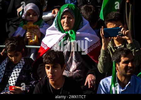 Grand rassemblement coranique au stade Azadi TÉHÉRAN, le stade Azadi a accueilli une cérémonie coranique spéciale mardi soir à l'occasion de l'anniversaire de naissance de l'Imam Hassan AS, le deuxième Imam des musulmans chiites. Copyright : xMohsen Rezaeix  MG 1911 Banque D'Images