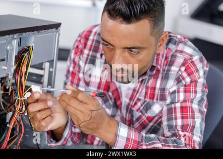 travailler sur un pc cassé Banque D'Images