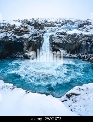 La belle vue sur Aldeyjarfoss en hiver. Islande Banque D'Images