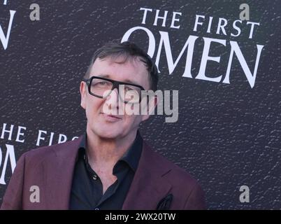 Los Angeles, États-Unis. 26 mars 2024. Ralph Ineson arrive à la première OMEN Los Angeles du 20th Century Studio qui se tient au Regency Village Theatre de Westwood, CA le mardi 26 mars 2024. (Photo de Sthanlee B. Mirador/Sipa USA) crédit : Sipa USA/Alamy Live News Banque D'Images