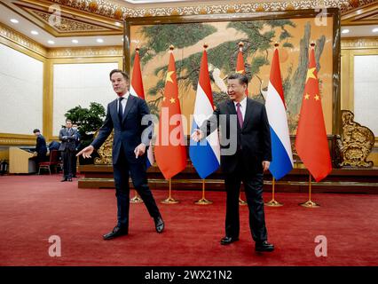 PÉKIN - le premier ministre sortant Mark Rutte rencontre le président Xi Jinping lors d'une visite de travail en République populaire de Chine. ANP REMKO DE WAAL pays-bas Out - belgique Out Banque D'Images