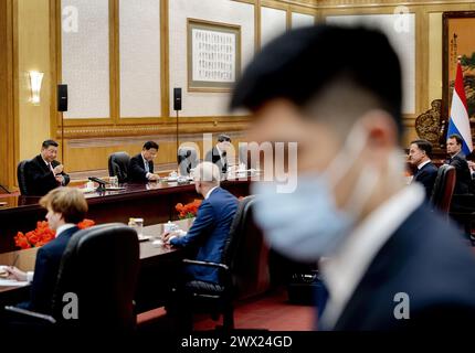 PÉKIN - le premier ministre sortant Mark Rutte rencontre le président Xi Jinping lors d'une visite de travail en République populaire de Chine. ANP REMKO DE WAAL pays-bas Out - belgique Out Banque D'Images