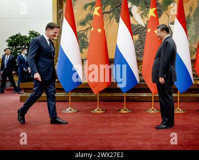 PÉKIN - le premier ministre sortant Mark Rutte rencontre le président Xi Jinping lors d'une visite de travail en République populaire de Chine. ANP REMKO DE WAAL pays-bas Out - belgique Out Banque D'Images