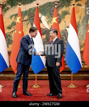 PÉKIN - le premier ministre sortant Mark Rutte rencontre le président Xi Jinping lors d'une visite de travail en République populaire de Chine. ANP REMKO DE WAAL pays-bas Out - belgique Out Banque D'Images