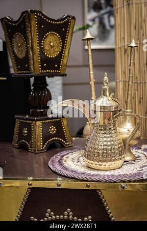 Cafetière arabe traditionnelle (Dalla) Banque D'Images