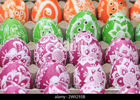 décoré d'oeufs de pâques (arrière-plan de vacances) de la république tchèque Banque D'Images