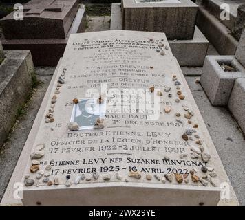 CIMETIÈRE MONTPARNASSE CÉLÈBRES TOMBES PARIS Banque D'Images