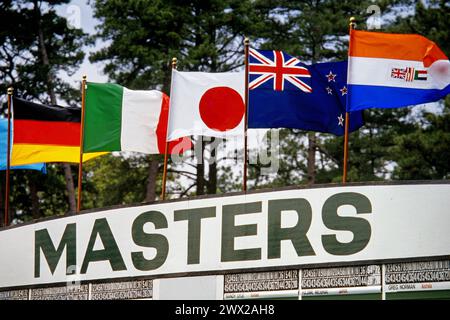 Le Masters findet statt im Augusta National Gold Club Augusta National Golf Club The Masters Fahnen aus verschiedenen teilnehmenden Ländern ARCHIV FOTO, Augusta Georgia Untited States of America *** le Masters a lieu à Augusta National Golf Club Augusta National Golf Club les Masters Flags de divers pays participants PHOTO D'ARCHIVE, Augusta Georgia Untited States of America Banque D'Images