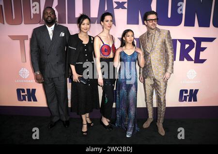 Brian Tyree Henry, Fala Chen, Rebecca Hall, Kaylee Hottle und Dan Stevens BEI der Weltpremiere des Kinofilms Godzilla x Kong : The New Empire / Godzilla x Kong : Das neue Imperium im TCL Chinese Theatre. New York, 25.03.2024 *** Brian Tyree Henry, Fala Chen, Rebecca Hall, Kaylee Hottle et Dan Stevens à la première mondiale du long métrage Godzilla x Kong The New Empire Godzilla x Kong the New Empire au TCL Chinese Theatre New York, 25 03 2024 Foto:XJ.xBlocx/xFuturexImagex godzilla 4353 Banque D'Images