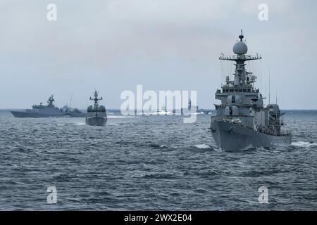 Séoul, CORÉE DU SUD. 25 mars 2024. 27 mars 2024-Séoul, Corée du Sud-ROK deuxième flotte de la marine menant un exercice de tir réel antinavier dans la mer de l'est le 27 mars 2024. L'exercice a également été effectué en mer du Sud et en mer de l'Ouest le même jour. (Crédit image : © Ministère de la Défense via ZUMA Press Wire) USAGE ÉDITORIAL SEULEMENT! Non destiné à UN USAGE commercial ! Banque D'Images