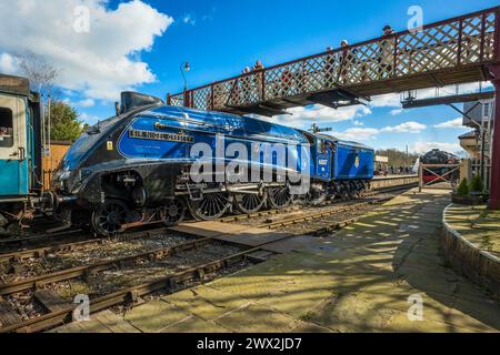 60007 Sir Nigel Gresley, LNER Class A4 4-6-2 locomotive à vapeur Pacific vue sur le chemin de fer East Lancashire. Station Ramsbottom. Banque D'Images