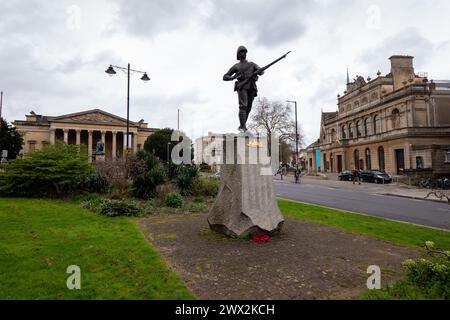 BRISTOL, BOER WAR MEMORIAL , GLOUCESTERSHIRE REGIMENT.situé sur une île de route sur Queen's Road, Bristol. UK Picture Garyroberts/worldwidefeatures.com Banque D'Images