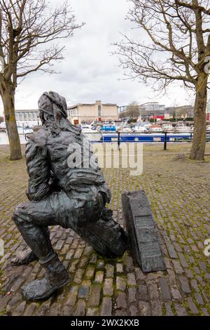 Statue à John Cabot . En 1497, John Cabot, un vénitien, est devenu le premier européen à débarquer en Amérique du Nord continentale. Bristol Docks bristol Royaume-Uni. Banque D'Images