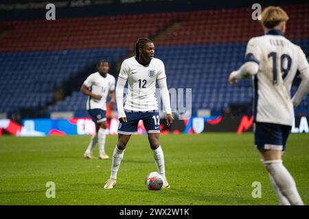 Bolton, Royaume-Uni. 26 mars 2024. Brooke Norton-Cuffy, de l'Angleterre, lors du match de qualification pour le Championnat d'Europe des moins de 21 ans de l'UEFA 2025 opposant les U21 d'Angleterre et les U21 du Luxembourg au Toughsheet Community Stadium le 26 mars 2024 à Bolton, en Angleterre. (Photo de Richard Ault/phcimages.com) crédit : PHC images LTD/Alamy Live News Banque D'Images