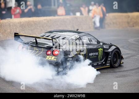 Steve Biagioni 'Baggsy' dans sa Nissan GT-R 1200 CH Drift car 2017 au Goodwood Festival of Speed 2023, Sussex, Royaume-Uni. Banque D'Images