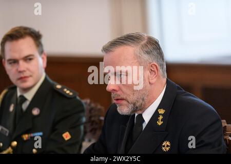 RIGA, Lettonie. 27 mars 2024. Rob Bauer (photo), président du Comité militaire de l'OTAN, rencontre Edgars Rinkevics, président de la Lettonie. Crédit : Gints Ivuskans/Alamy Live News Banque D'Images