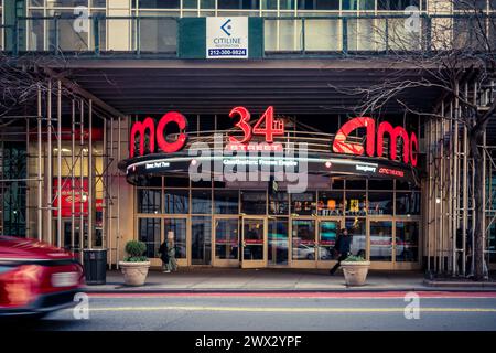 Les cinémas AMC 34th Street sur West 34th Street à New York le lundi 25 mars 2024 (© Richard B. Levine) Banque D'Images