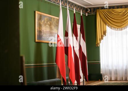 RIGA, Lettonie. 27 mars 2024. Radoslaw Sikorski, ministre des Affaires étrangères de Pologne, rencontre Edgars Rinkevics, président de Lettonie. Crédit : Gints Ivuskans/Alamy Live News Banque D'Images