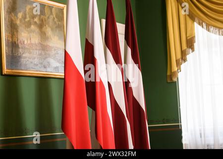 RIGA, Lettonie. 27 mars 2024. Radoslaw Sikorski, ministre des Affaires étrangères de Pologne, rencontre Edgars Rinkevics, président de Lettonie. Crédit : Gints Ivuskans/Alamy Live News Banque D'Images