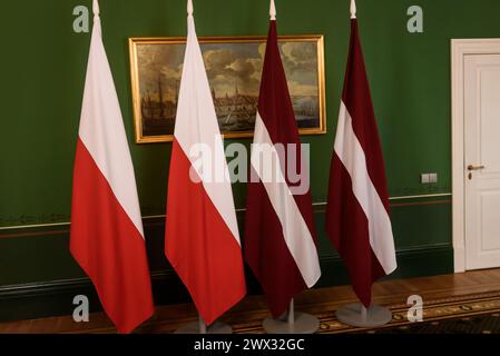 RIGA, Lettonie. 27 mars 2024. Radoslaw Sikorski, ministre des Affaires étrangères de Pologne, rencontre Edgars Rinkevics, président de Lettonie. Crédit : Gints Ivuskans/Alamy Live News Banque D'Images