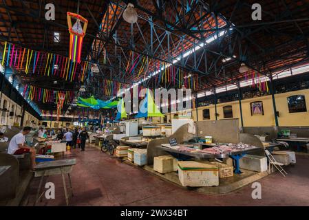 Belem, Brésil - 26 décembre 2023 : le célèbre marché aux poissons Ver o Peso est presque vide à cause des vacances de Noël. Banque D'Images