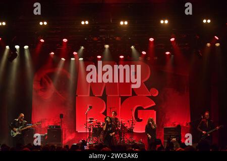 Paris, France. 26 mars 2024. Mr Big se produit au Bataclan à Paris, France, le 26 mars 2024. Photo de Christophe Meng/ABACAPRESS.COM crédit : Abaca Press/Alamy Live News Banque D'Images