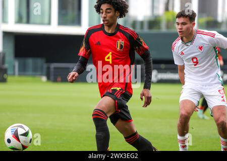 Tubize, Belgique. 25 mars 2024. Kais Barry (4) de Belgique photographié lors d'un match amical de football entre les équipes nationales de Belgique et du pays de Galles de moins de 18 ans le lundi 25 mars 2024 à Tubize, Belgique . Crédit : Sportpix/Alamy Live News Banque D'Images