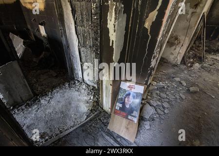 Une maison d'otages photographiée lors d'une visite au kibboutz Nir Oz, le premier jour d'une mission diplomatique en Israël et dans les territoires palestiniens, mercredi 27 mars 2024. Elle appellera à un cessez-le-feu immédiat dans la guerre en cours d'Israël dans la bande de Gaza, à la libération des otages après l'attaque du Hamas en octobre, et à une solution à deux États. Selon le ministre, il y a encore de l'espoir pour un cessez-le-feu avant la fin du ramadan en avril. Elle réitérera également que la Belgique est disponible pour organiser une conférence préparatoire de paix. BELGA PHOTO NICOLAS MAETERLINCK Banque D'Images