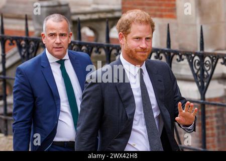 Le prince Harry, duc de Sussex, arrive à la haute Cour dans une affaire d'écoute téléphonique et de confidentialité. L'affaire est contre Associated Newspapers (ANL). Banque D'Images