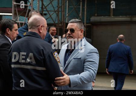 Brooklyn, New York, États-Unis. 26 mars 2024. Le commissaire de police de New York Edward Caban arrive devant le bureau du médecin légiste en chef sur la E 30th Street pour le transfert digne de l'officier de police de New York Jonathan Diller qui a été abattu lors d'un arrêt de circulation le 25 mars dans le Queens. (Crédit image : © Edna Leshowitz/ZUMA Press Wire) USAGE ÉDITORIAL SEULEMENT! Non destiné à UN USAGE commercial ! Banque D'Images