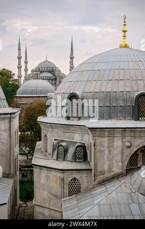 Mosquée bleue vue de Sainte-Sophie, Istanbul, Turquie Banque D'Images