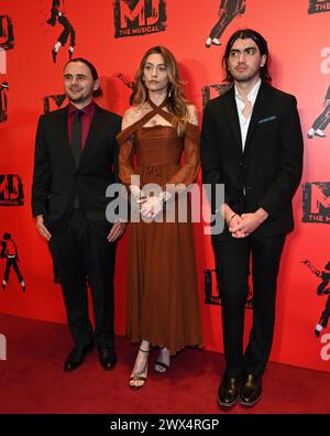 Londres, Royaume-Uni. 27 mars 2024. Michael Jackson enfants Bigi Jackson, Paris Jackson et Prince Jackson assistent à la soirée d'ouverture de la production britannique de Broadway - MJ the musical au Prince Edward Theatre. Crédit : Voir Li/Picture Capital/Alamy Live News Banque D'Images