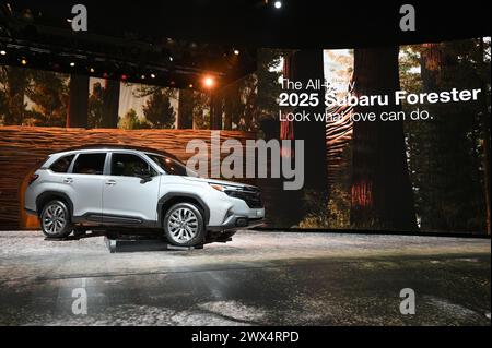 New York, États-Unis. 27 mars 2024. Lancement du modèle Subaru Forester 2025 lors de la journée de presse du salon international de l'auto de New York 2024 au Jacob Javitz Convention Center, New York, NY, le 27 mars 2024. (Photo par Anthony Behar/Sipa USA) crédit : Sipa USA/Alamy Live News Banque D'Images