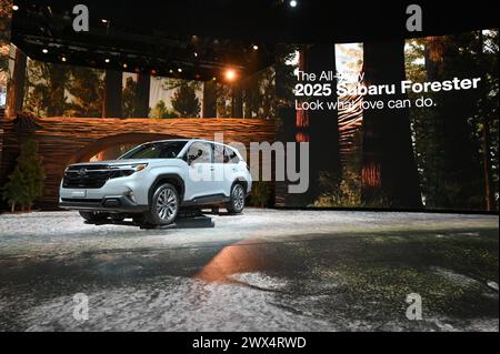 New York, États-Unis. 27 mars 2024. Lancement du modèle Subaru Forester 2025 lors de la journée de presse du salon international de l'auto de New York 2024 au Jacob Javitz Convention Center, New York, NY, le 27 mars 2024. (Photo par Anthony Behar/Sipa USA) crédit : Sipa USA/Alamy Live News Banque D'Images