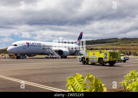 Île de Pâques, Chili. 31 décembre 2023. Un avion LATAM Airline sur le tarmac de l'aéroport international Mataveri le 31 décembre 2023 à l'île de Pâques. Banque D'Images