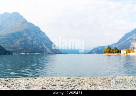 Impressionnant lac de montagne de conte de fées dans les Alpes autrichiennes. Scène à couper le souffle. Vue panoramique de beau paysage de montagne dans les Alpes avec Banque D'Images