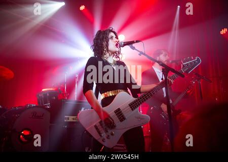 Belmondo, un groupe de rock multi-origines, se produisant en concert au Lido de Berlin tout en soutenant la tournée Filter the Algorithm Banque D'Images