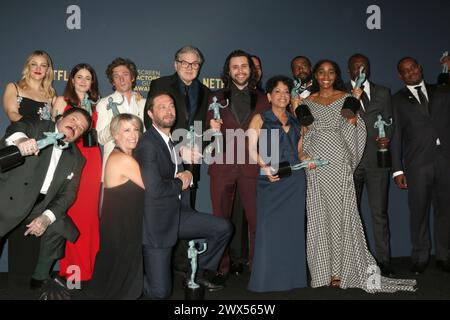 30e Screen Actors Guild Awards au Shrine Auditorium le 25 février 2024 à Los Angeles, CA avec : The Bear Cast, Abby Elliott, Jeremy Allen White, Molly Gordon, Jeanie Bacharach, Matty Matheson, Oliver Platt, Ebon Moss-Bachrach, Richard Esteras, Jose M. Cervantes, Corey Hendrix, Edwin Lee Gibson, Liza Colón-Zayas, Ayo Edebiri, l-Boy où : Los Angeles, Californie, États-Unis quand : 25 Feb 2024 crédit : Nicky Nelson/WENN Banque D'Images