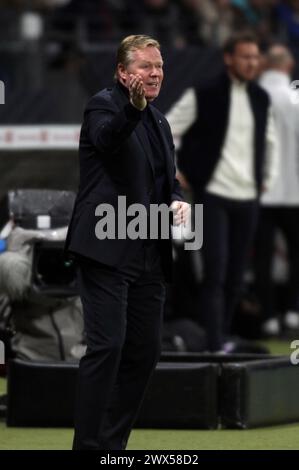 Francfort, Allemagne - 26. MARS 2024 : ENTRAÎNEUR des pays-Bas : Ronald KOEMAN avant le match amical de football entre l'équipe nationale d'ALLEMAGNE et l'équipe nationale des PAYS-BAS au Frankurt Football Stadium à Francfort-sur-le-main le 26. Mars 2024, - Allemagne vs PAYS-BAS - - die Deutsche Fussball Nationalmannschaft beim Freundschaftsspiel gegen Holland à Francfort-sur-le-main. L'équipe d'Allemagne de Football a jouŽ dans un match amical a Francfort contre l'ƒquipe nationale des pays Bas. (Photo et copyright @ Arthur THILL/ATP images (THILL Arthur/ATP/SPP) Banque D'Images