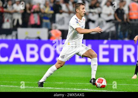 São Paulo (SP), 27/03/2024 - Futebol/SANTOS-RB BRAGANTINO - João Schmidt from Santos - match Santos x RB Bragantino, valable pour les demi-finales du Campeonato Paulista, qui se tient au Neo Quimica Arena, à l'est de São Paulo, dans la nuit de ce mercredi 27. (Photo : Eduardo Carmim/Alamy Live News) Banque D'Images