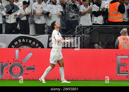 São Paulo (SP), 27/03/2024 - Futebol/SANTOS-RB BRAGANTINO - Giuliano from Santos - match entre Santos x RB Bragantino, valable pour les demi-finales du Campeonato Paulista, qui se tient au Neo Quimica Arena, à l'est de São Paulo, dans la nuit de ce mercredi 27. (Photo : Eduardo Carmim/Alamy Live News) Banque D'Images