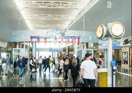 Machines à sous à l'intérieur de l'aéroport international Harry Reid. Las Vegas Nevada, États-Unis. Banque D'Images