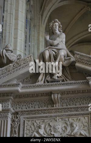 L'église Saint-Étienne-du-Mont est une église située sur la montagne Sainte-Geneviève, dans le 5e arrondissement de Paris, à proximité du lycée Henri- Banque D'Images