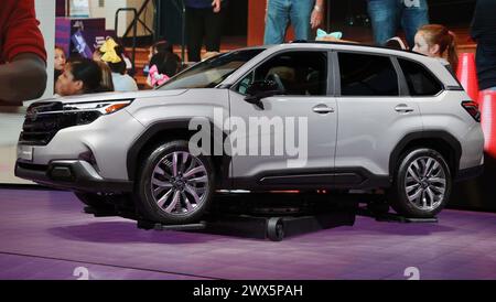 New York, New York, États-Unis. 27 mars 2024. SUBARU FORESTER 2025 vu au salon international de l'auto de New York 2024 qui s'est tenu au Jacob Javits Center. (Crédit image : © Nancy Kaszerman/ZUMA Press Wire) USAGE ÉDITORIAL SEULEMENT! Non destiné à UN USAGE commercial ! Banque D'Images