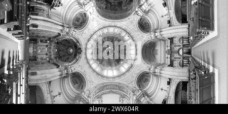 Berlin, Allemagne - 19 mars 2024 : intérieur de la cathédrale de Berlin - Berliner Dom -. La cathédrale actuelle a été construite en 1894-1905 dans la haute Rena italienne Banque D'Images