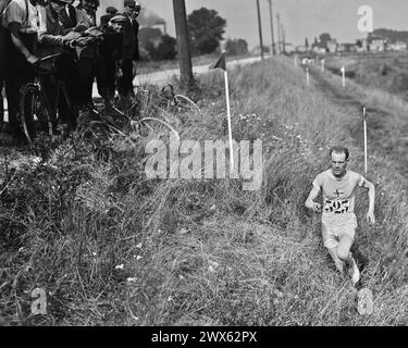 Paavo Nurmi - Jeux Olympiques d'été Paris - 1924 - épreuve de cross-country Banque D'Images