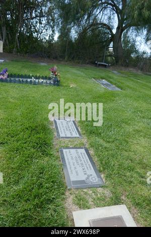 Mission Hills, Californie, USA 26 mars 2024 acteur/réalisateur/producteur Terry Becker grave à Eden Memorial Park le 26 mars 2024 à Mission Hills, Californie, USA. Il a travaillé sur voyage to the Bottom of the Sea, The Mod Squad, Mission impossible, MASH, Bonanza, Perry Mason, Gunsmoke, et beaucoup d'autres. Photo de Barry King/Alamy Stock photo Banque D'Images